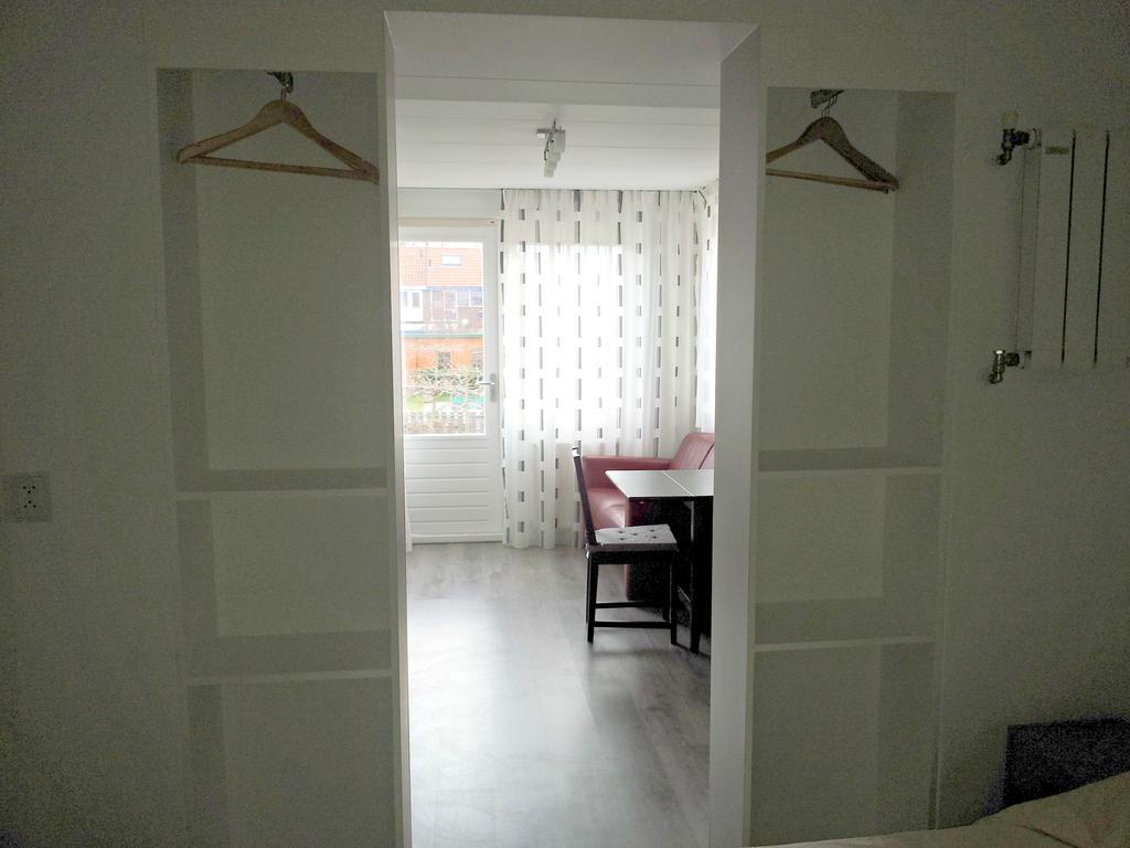 Homestay Bij Aelita 덴버크 객실 사진